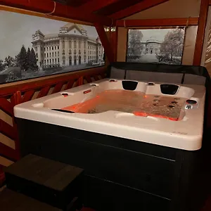 Apartman B-hause Zart Parkoloval Es Jacuzzival, Debrecen